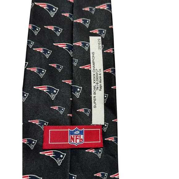 NFL New England Patriots Super Bowl XXXIX Champions 2005 Necktie Football - Picture 5 of 7
